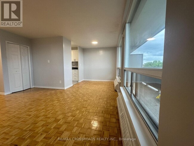 Photo - 363 Lakeshore Rd E Unit 610