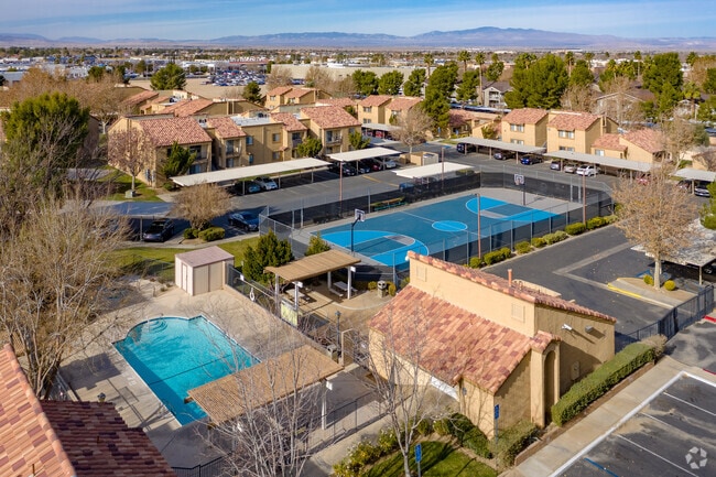 Building Photo - Granada Villas