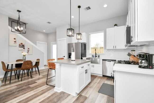 Photo - 407 Stonework Garden Ln
