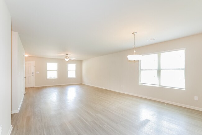 Photo - 165 Rockingham Dr