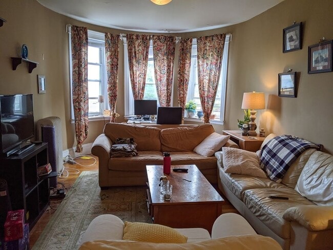 Photo - Very Nice 3 bed 1.5 Bath in Coolidge Corner....