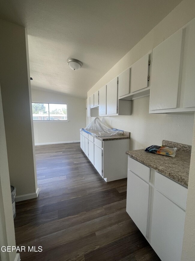 Photo - 4449 Finch Way