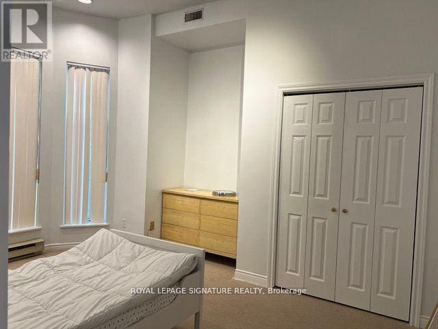 Photo - 208 Carlton St.