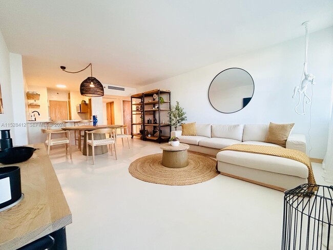 Building Photo - 100 Lincoln Rd Unit 1543