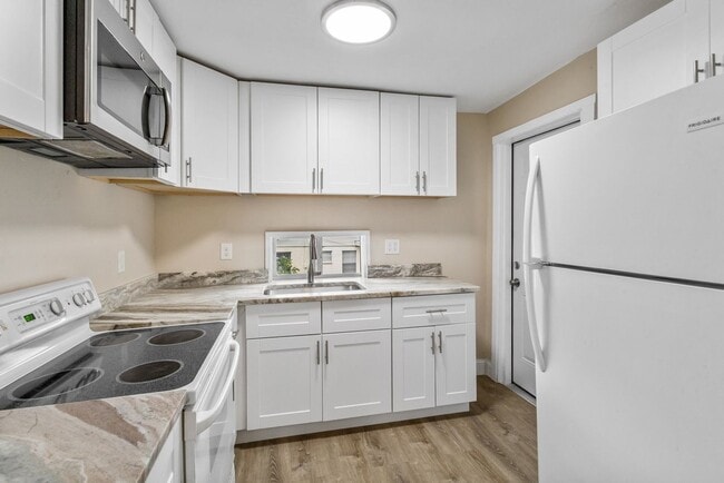 Photo - REDUCED Rent $2250.... 3 bed/2 bath Split Level, NEW downstairs addition, lots of extras *READY**...