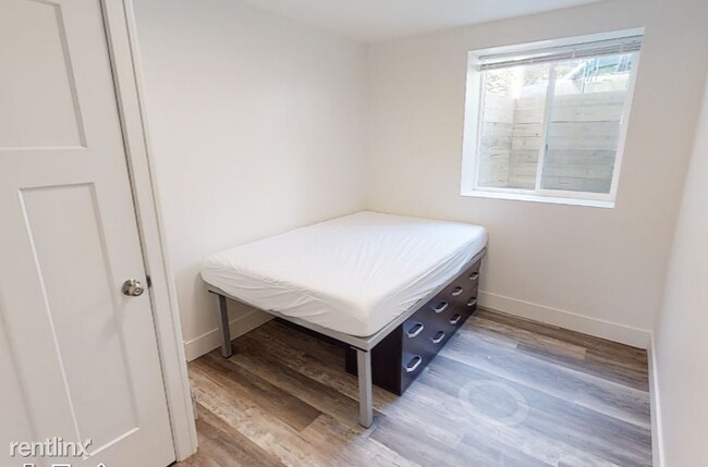 Photo - 943 Dewey Ave Unit 1