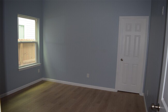 Building Photo - 331 Tite St Unit A