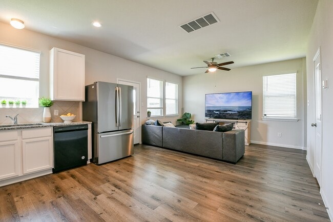 Photo - 24967 Goldoni Dr