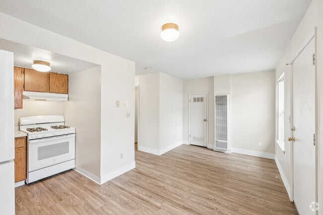 2BR, 1BA - 700SF - Living Room - Tehama Palms Villa