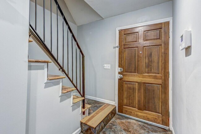 Photo - 759 Myrtle St NE