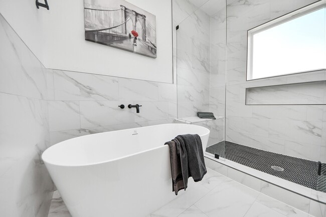 Building Photo - 2430 Harrington St