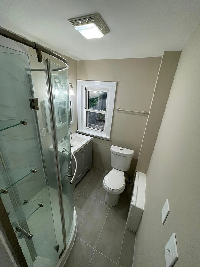 Photo - 1108 E 3rd St