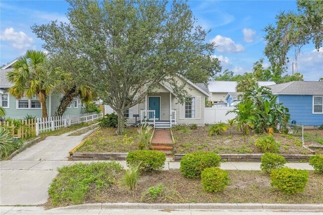 Building Photo - 116 16th Ave SE