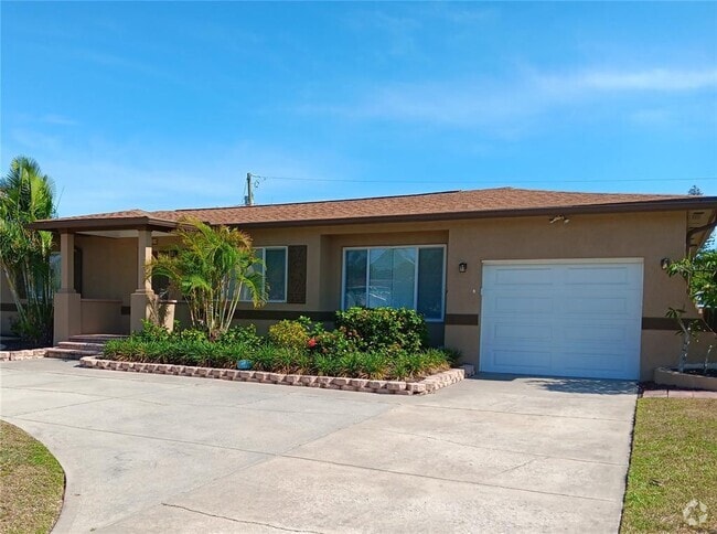 Building Photo - 4864 Lake Charles Dr N Rental
