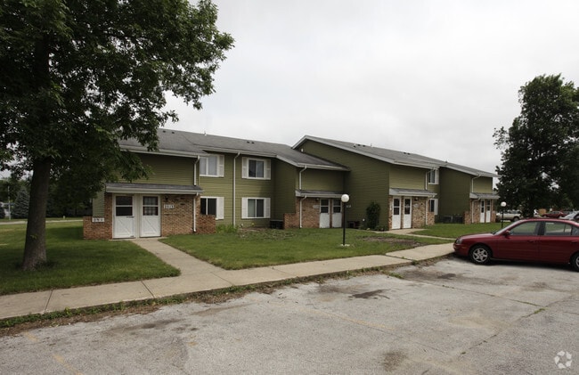 Primary Photo - Applewood Properties