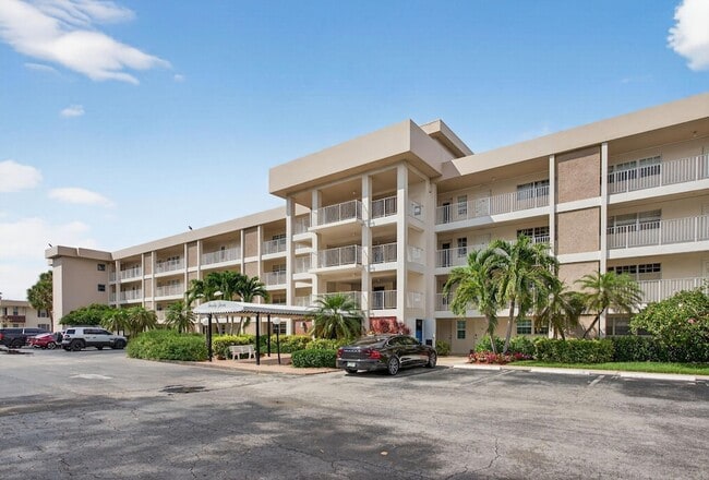 Building Photo - 2651 S Palm Aire Dr Unit 302