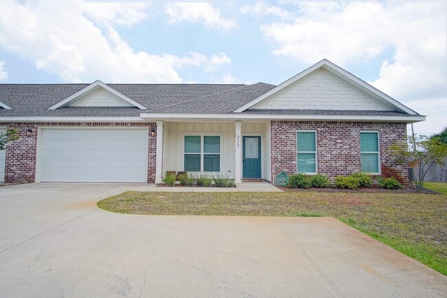 Photo - Gulf Breeze 3BR/2BA Townhome – Vaulted Cei...