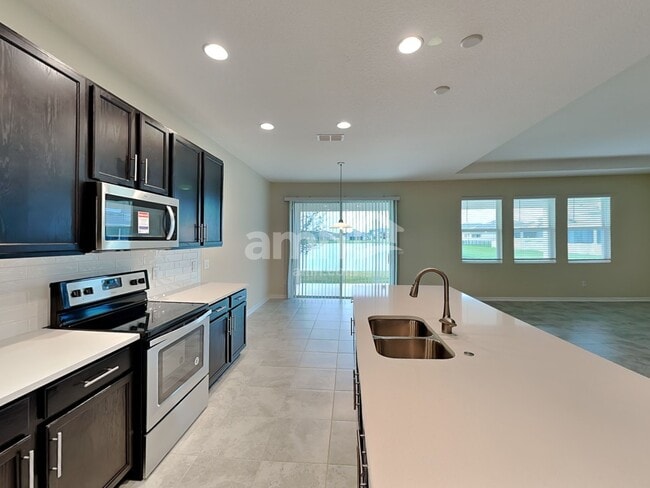 Photo - 1813 Henley St