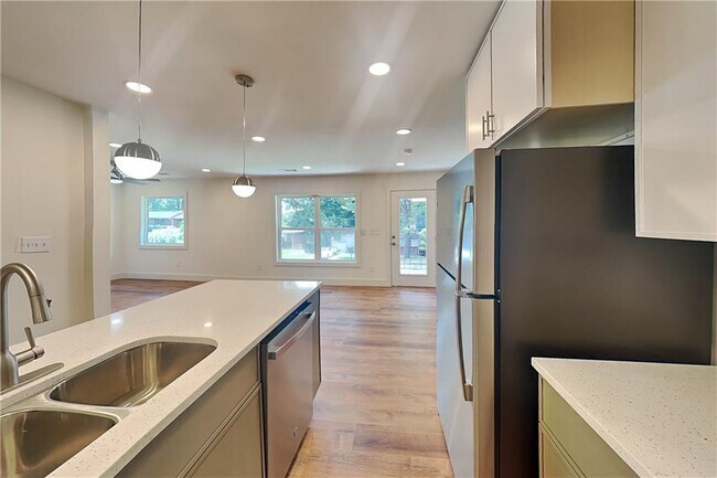 Photo - 360 Simpson Terrace NW