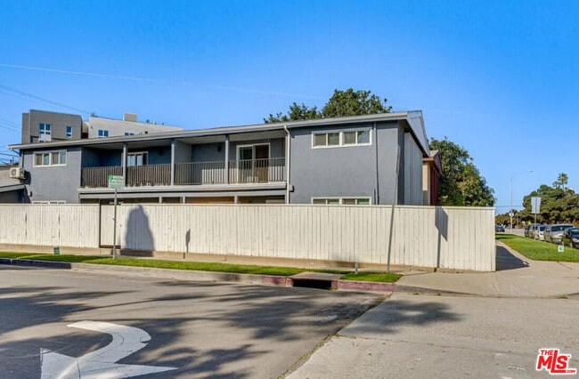 Photo - 11629 Gateway Blvd House