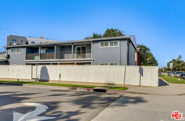 Building Photo - 11629 Gateway Blvd Rental