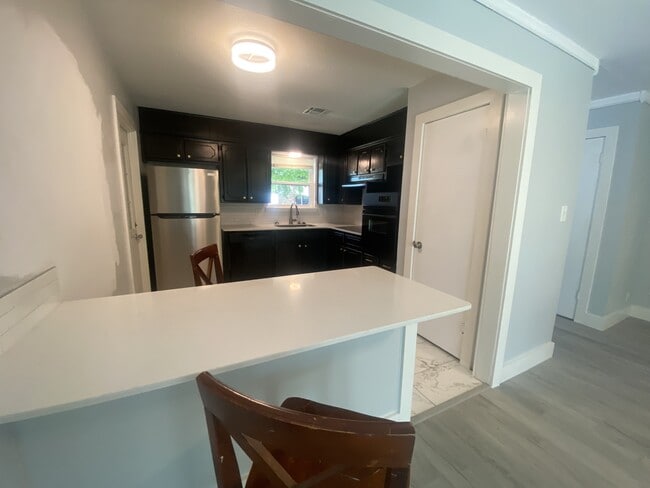 Photo - 2220 Louise Ln