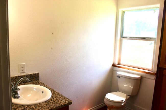 Photo - 1103 E Alamo St