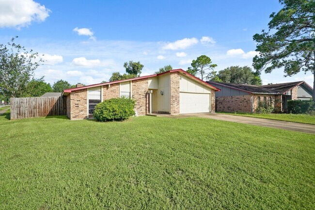 15822 Danford Dr