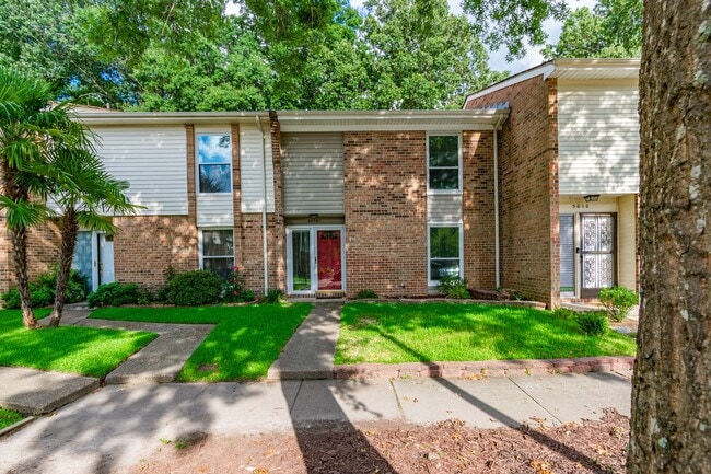 Building Photo - Virginia Beach Townhome