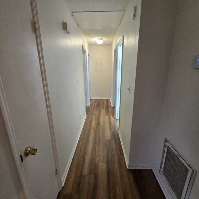 Photo - Freshly Renovated 3 Bedroom with 1 and 1/2 Bath Duplex.