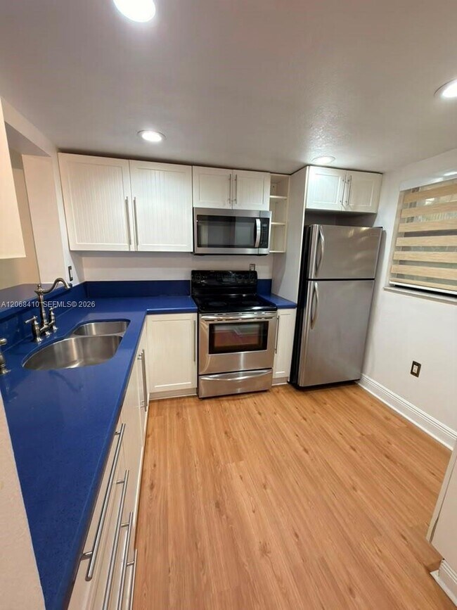 Building Photo - 10835 SW 112th Ave Unit 114
