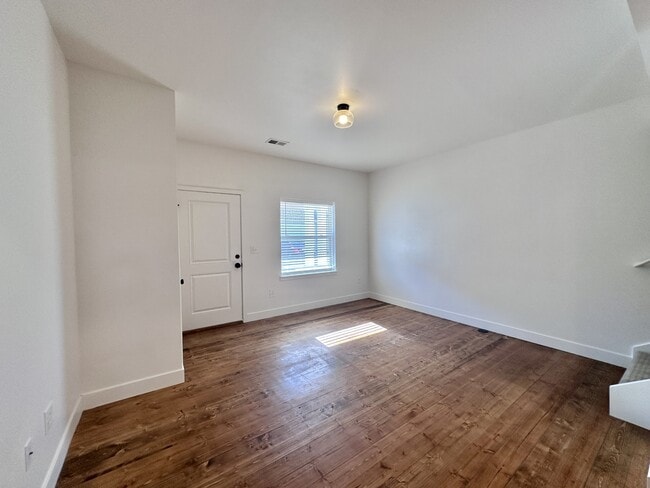 Photo - 4002 Blue Pine Ln