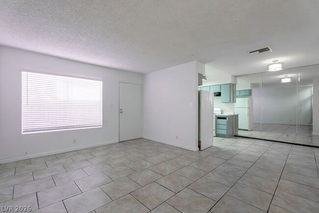 1722 E University Ave. Unit 7