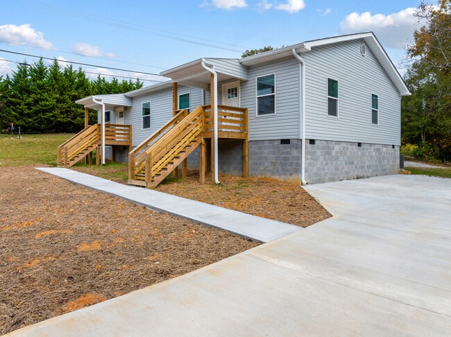 Photo - 6900 Seaver Dr NW