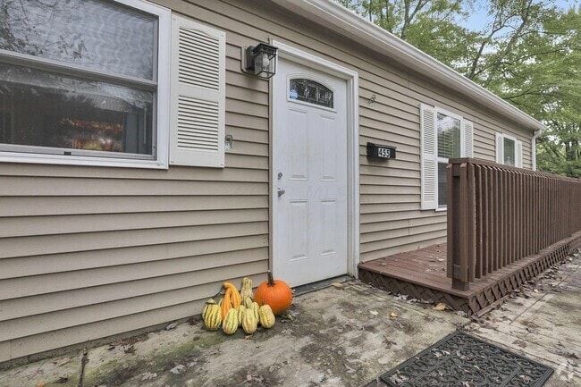 Building Photo - 455 Lakeview Dr Rental