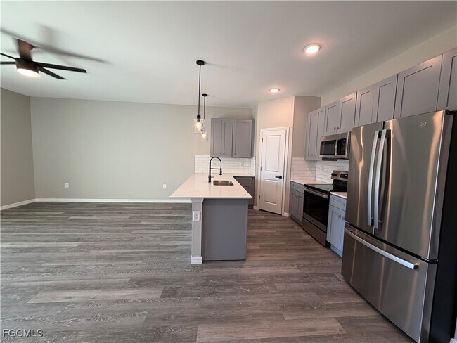 Photo - 5205-5207 30th St SW