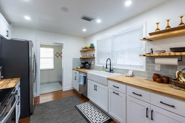 Photo - 122 N Line Ave