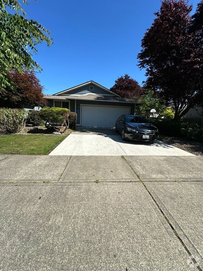 Building Photo - 3 BedRoom , 2 Bathroom , 2 Car Garage , AC Rental