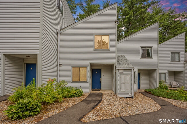 Building Photo - 5 Staunton Ct Unit B