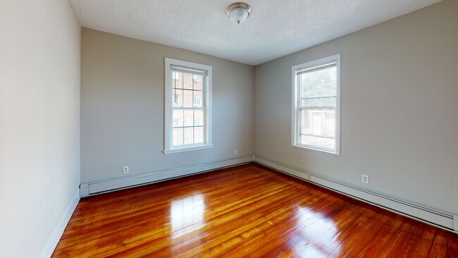 Photo - 280 McGrath Hwy Unit 3-bed 1-bath