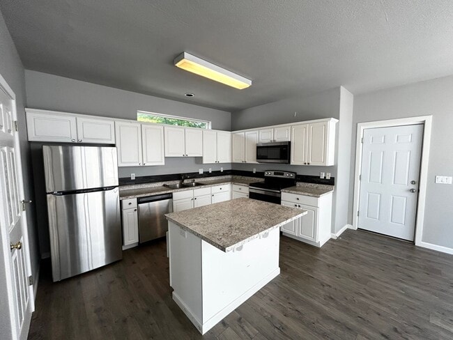 Photo - 3 Bedroom Beaverton Home with A/C!