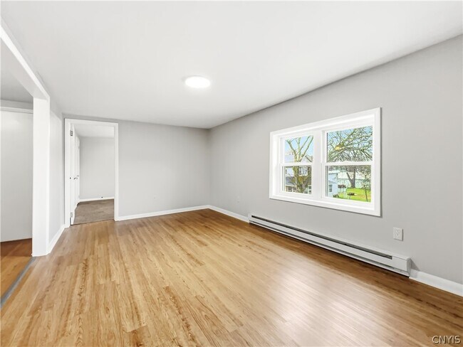 Photo - 5466 Willow St