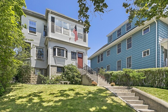 Building Photo - 723-725 Fellsway Unit 2