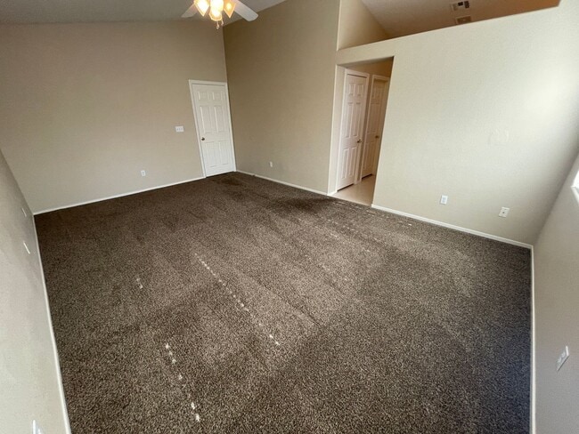 Photo - 3 Bedroom 2 1/2 Bathroom w/Den & Loft