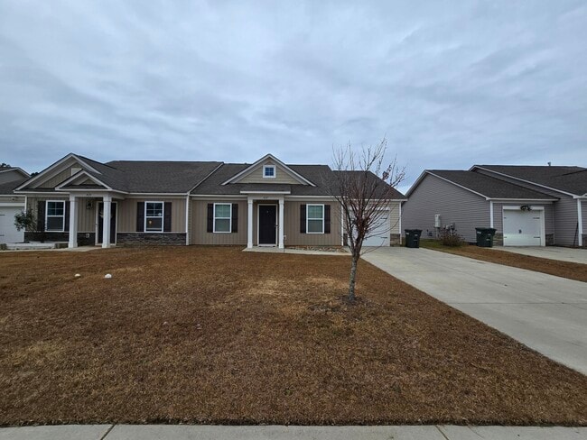 Photo - 437 Conifer St