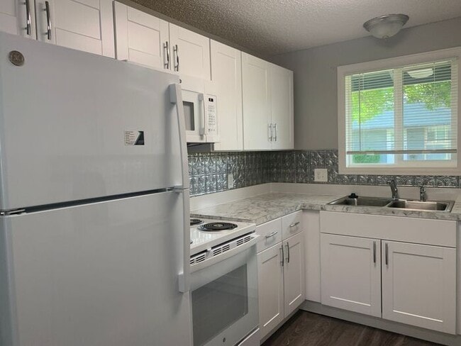 Building Photo - Updated 2 bedroom ranch in north Loveland!...