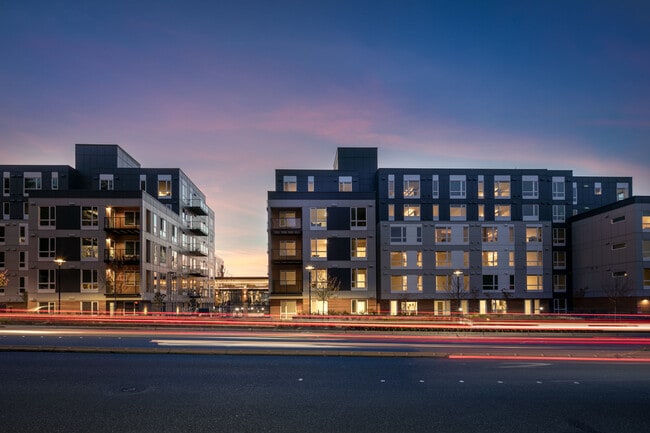 Hyde Square Apartments For Rent in Bellevue, WA