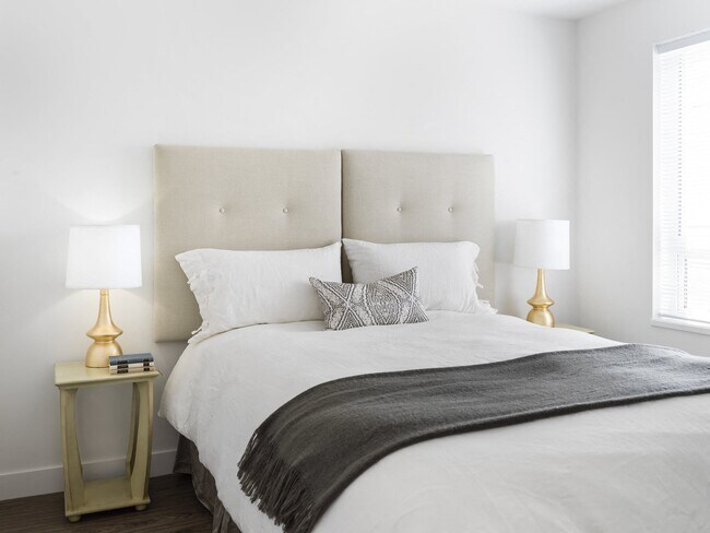 Photo - The Bristol - 5738 175th Street