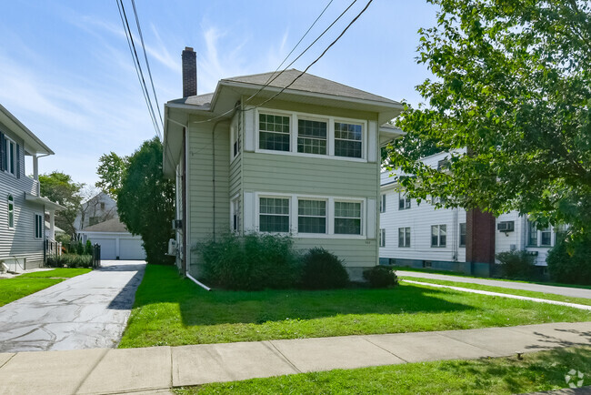 Building Photo - 569 Ford Ave Unit 2 Upstairs Rental