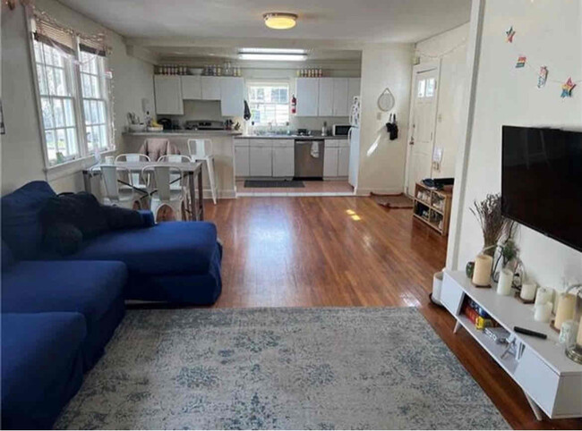 Building Photo - 1414 Broadway St Rental